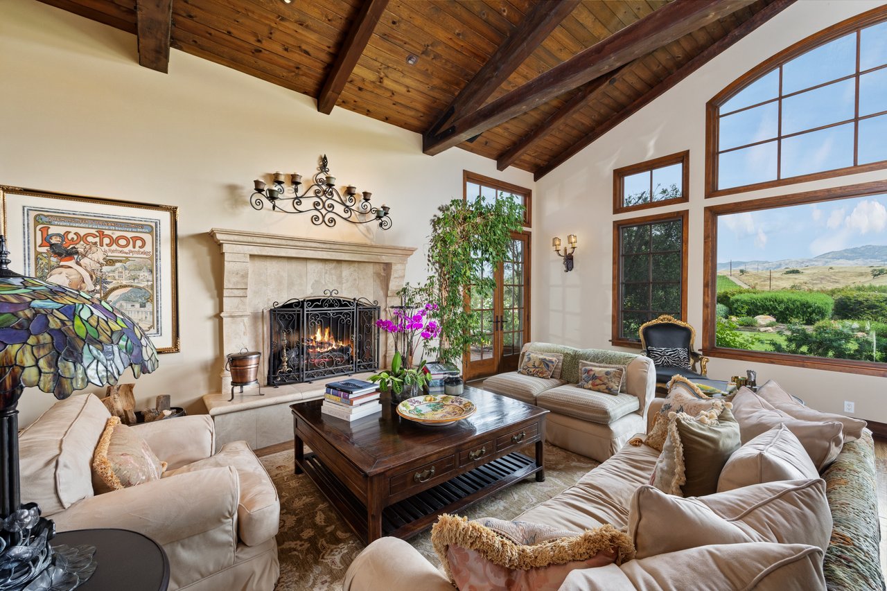 Hacienda-Style Retreat with Breathtaking Mountain Views