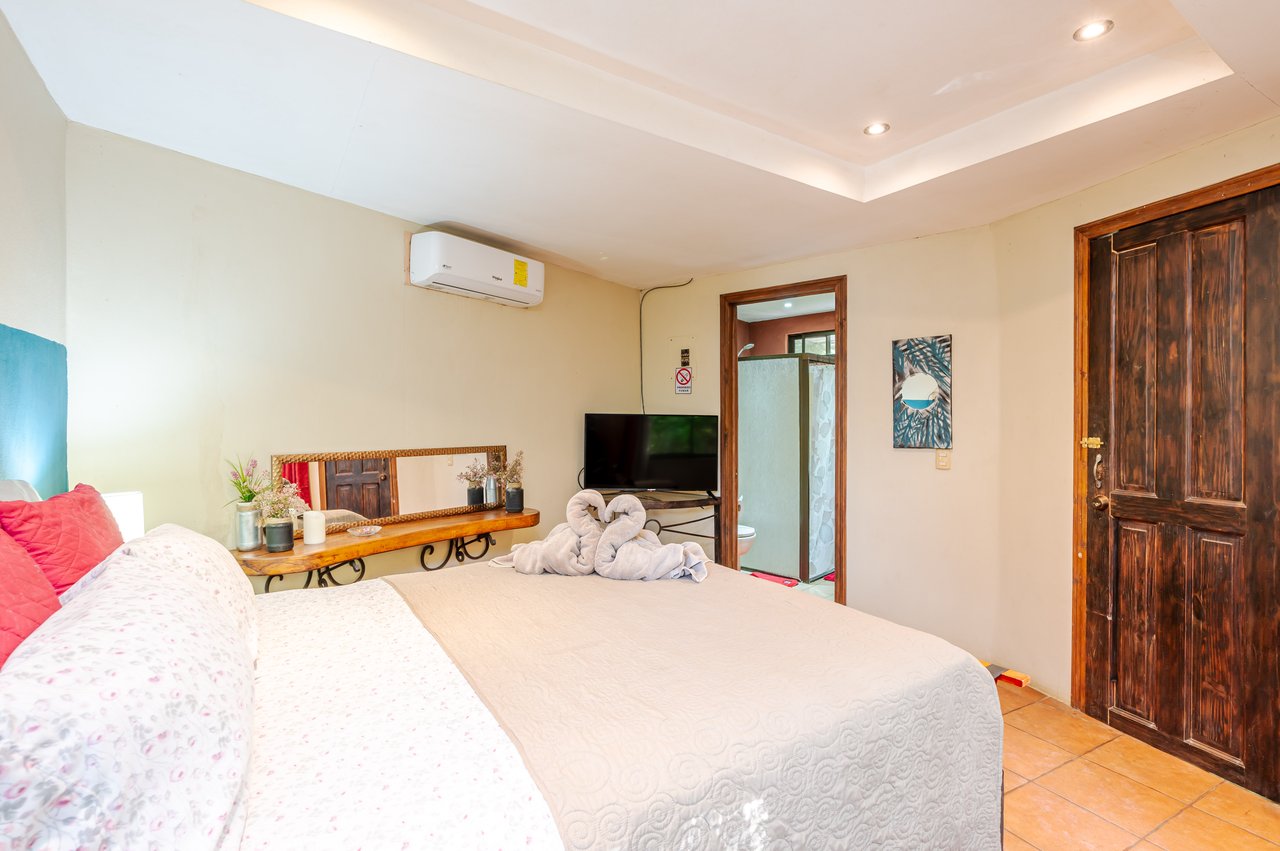 Cornett Retreat | Multi-Unit Colonial Compound 10 Mins to Playa Grande