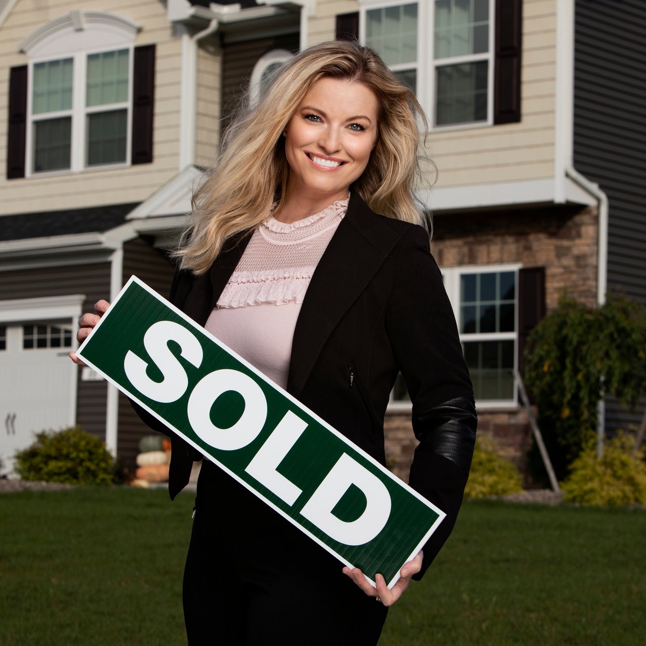 Stephanie Ide Canandaigua, NY Real Estate Agent Headshot