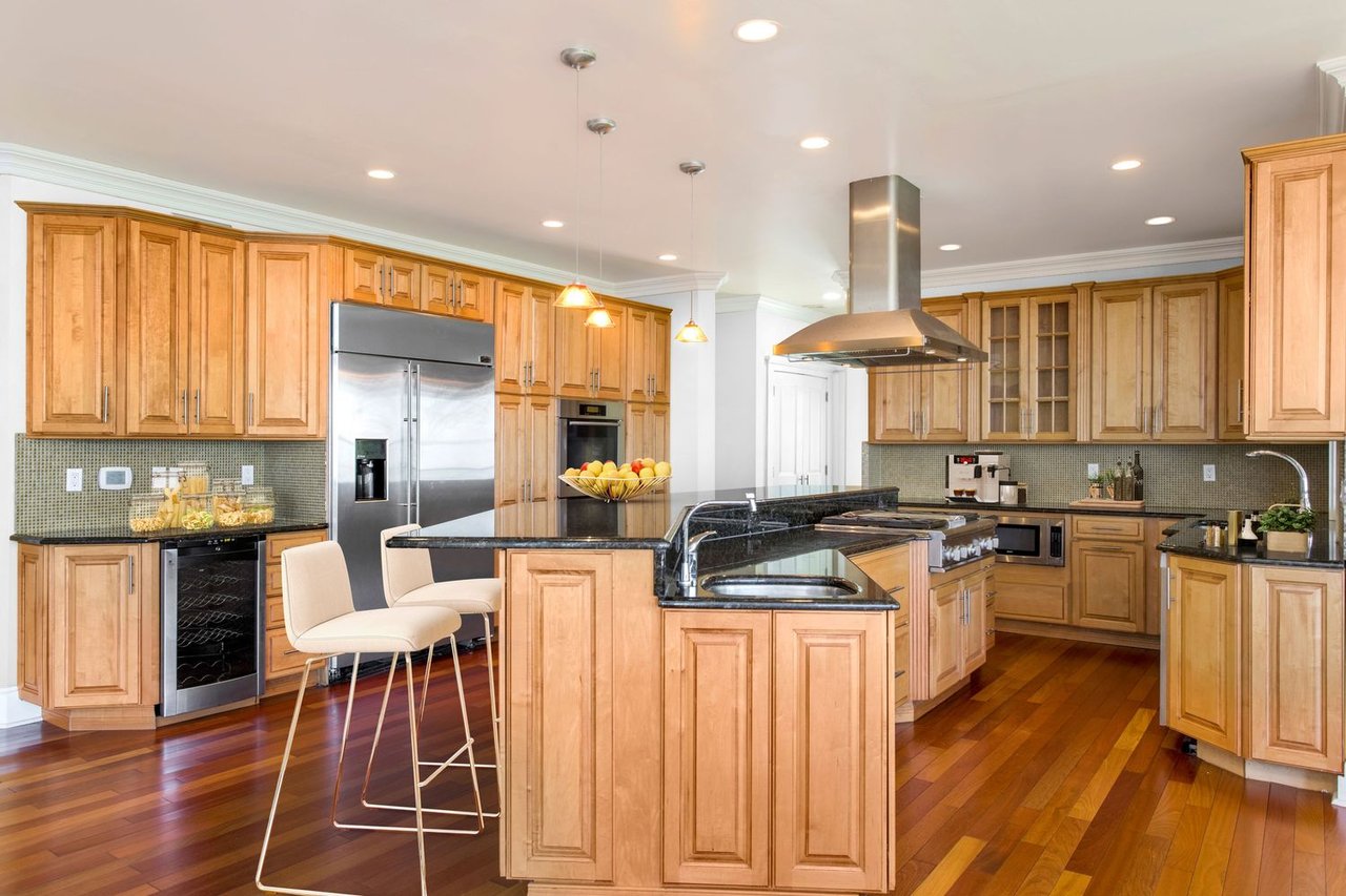 106 Crescent Ct