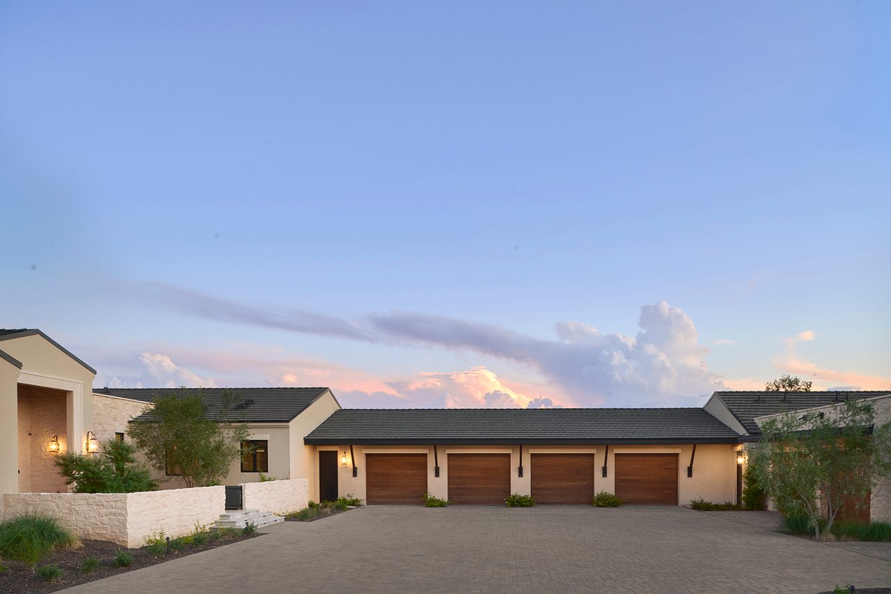 5524 N HOMESTEAD Lane