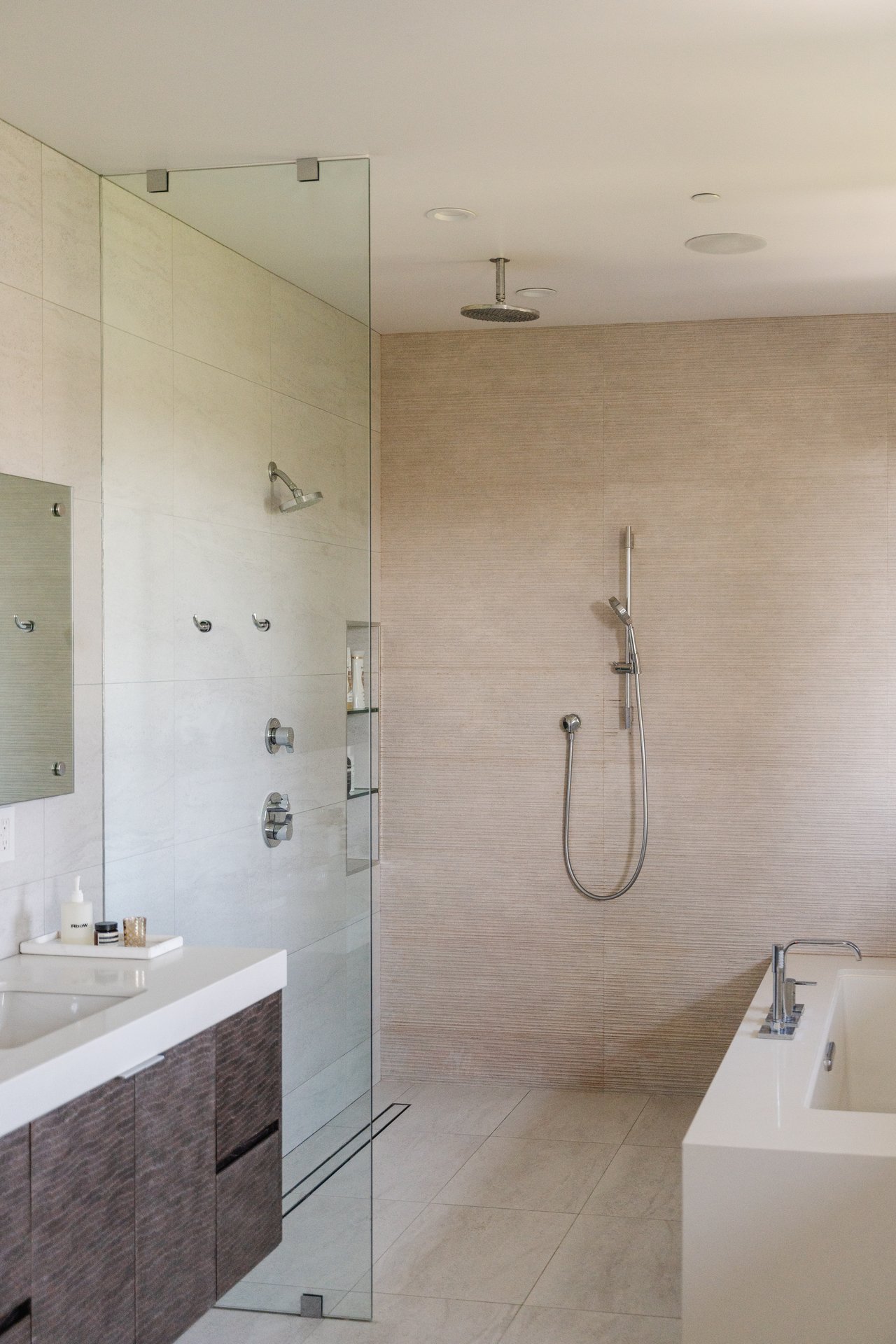 536 N Arden Blvd, Larchmont