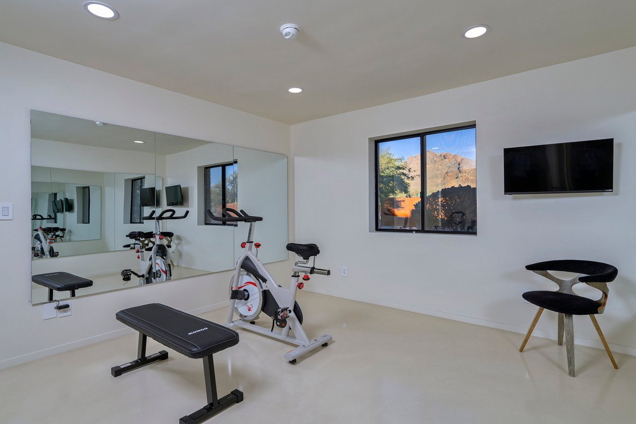 1005 W Emerine Drive