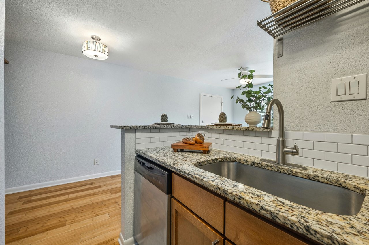 Stylish South Lamar Condo in Gated Ivy Condominiums – Prime Location with Top-Tier Amenities!