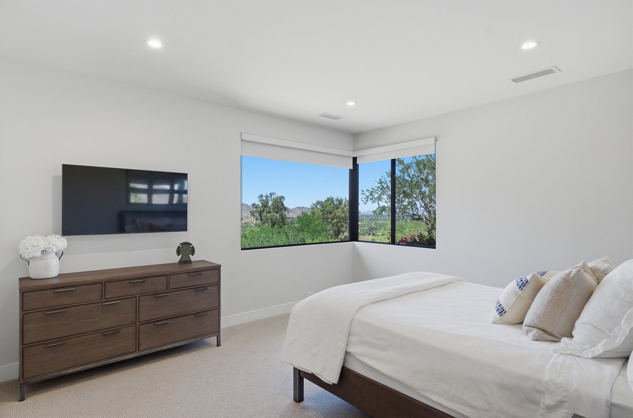 5411 E ROADRUNNER Road