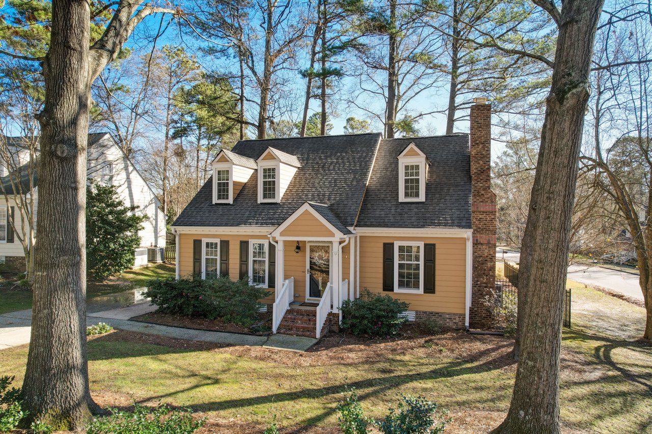 Single family home in the Raleigh area representing what homes around the $500000 price range can look like