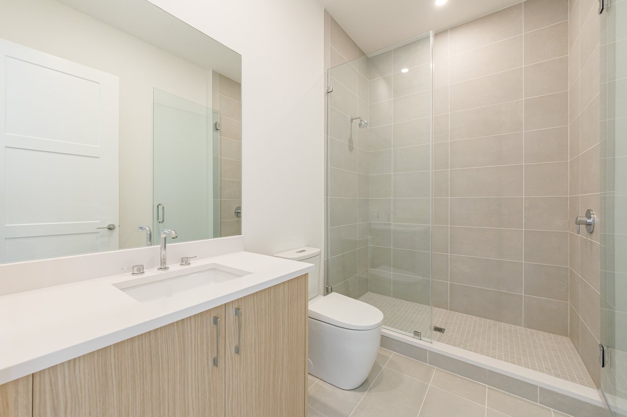 2425 Peachtree Road Unit 1806