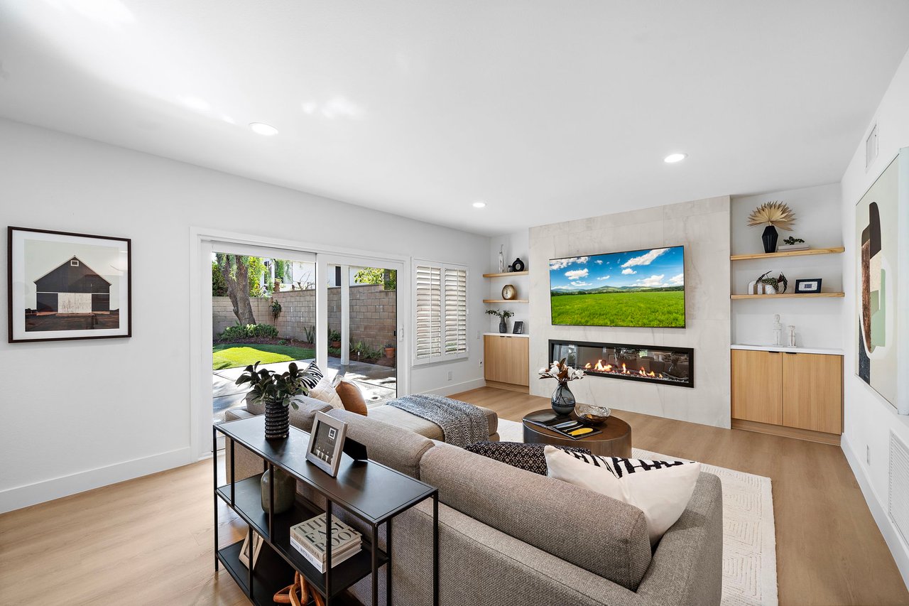 9560 La Amapola Avenue