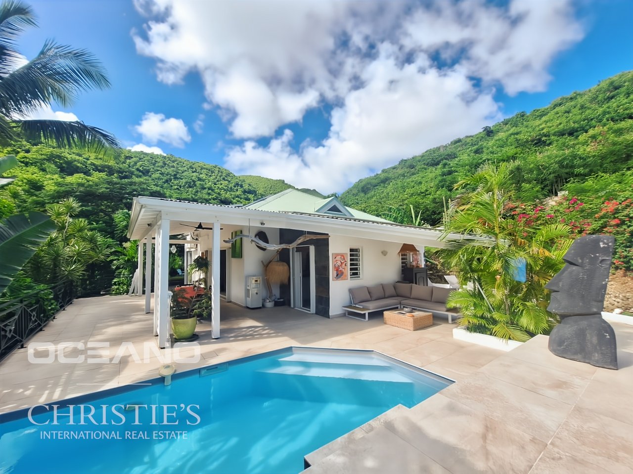 Stunning 4-Bedroom Villa on Spacious Plot - Orient Bay