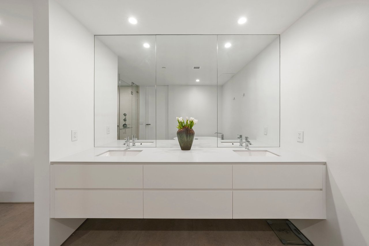 100 S Pointe Drive, Residence 1906/07