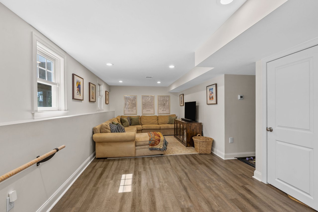 11 Lisa Ln Pembroke, MA 02359