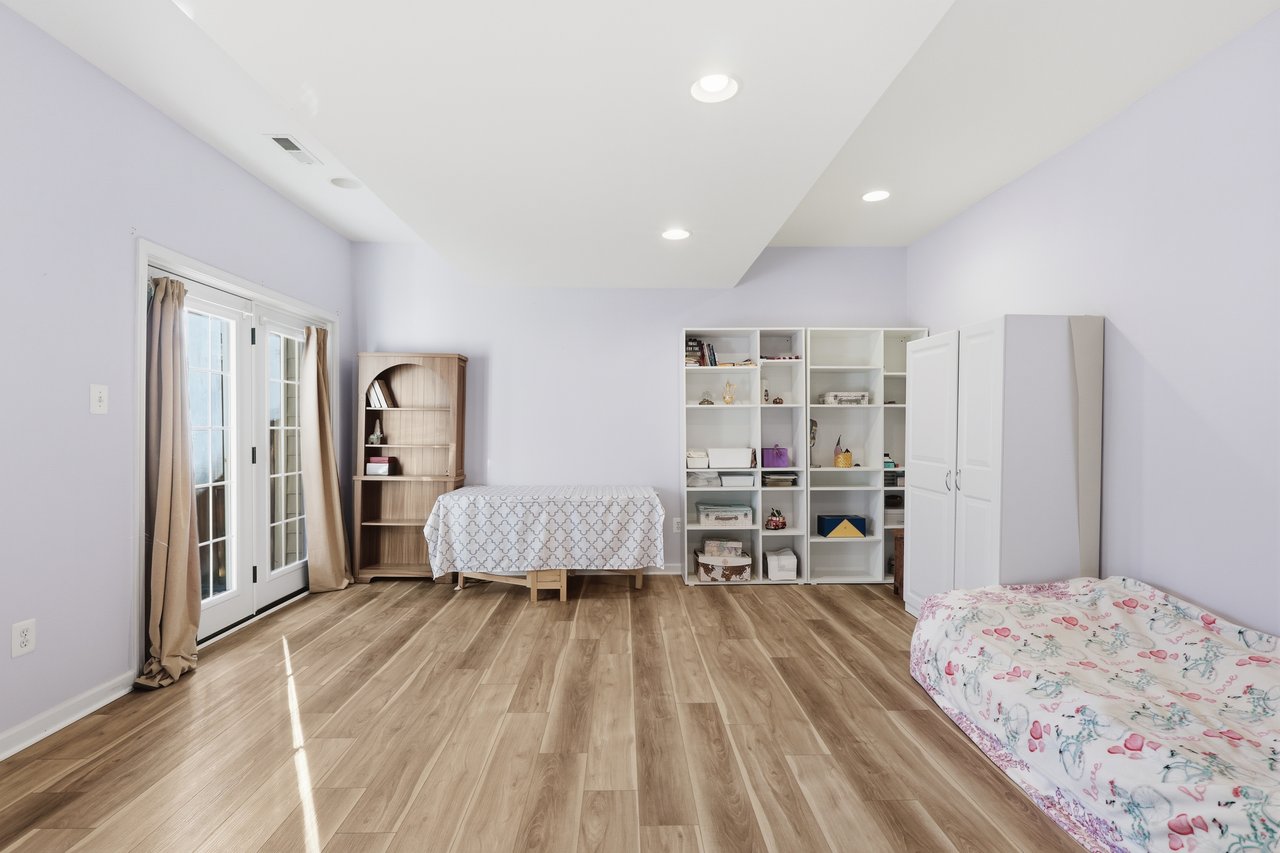 42757 Gelding Sq, Chantilly, VA 20152	