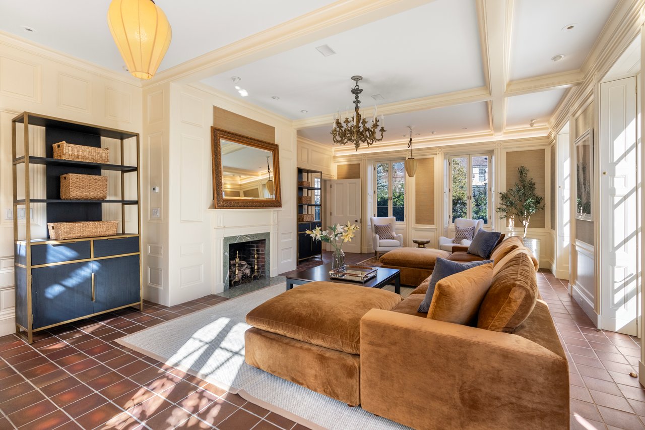  18 Ash Street, Cambridge, MA 02138