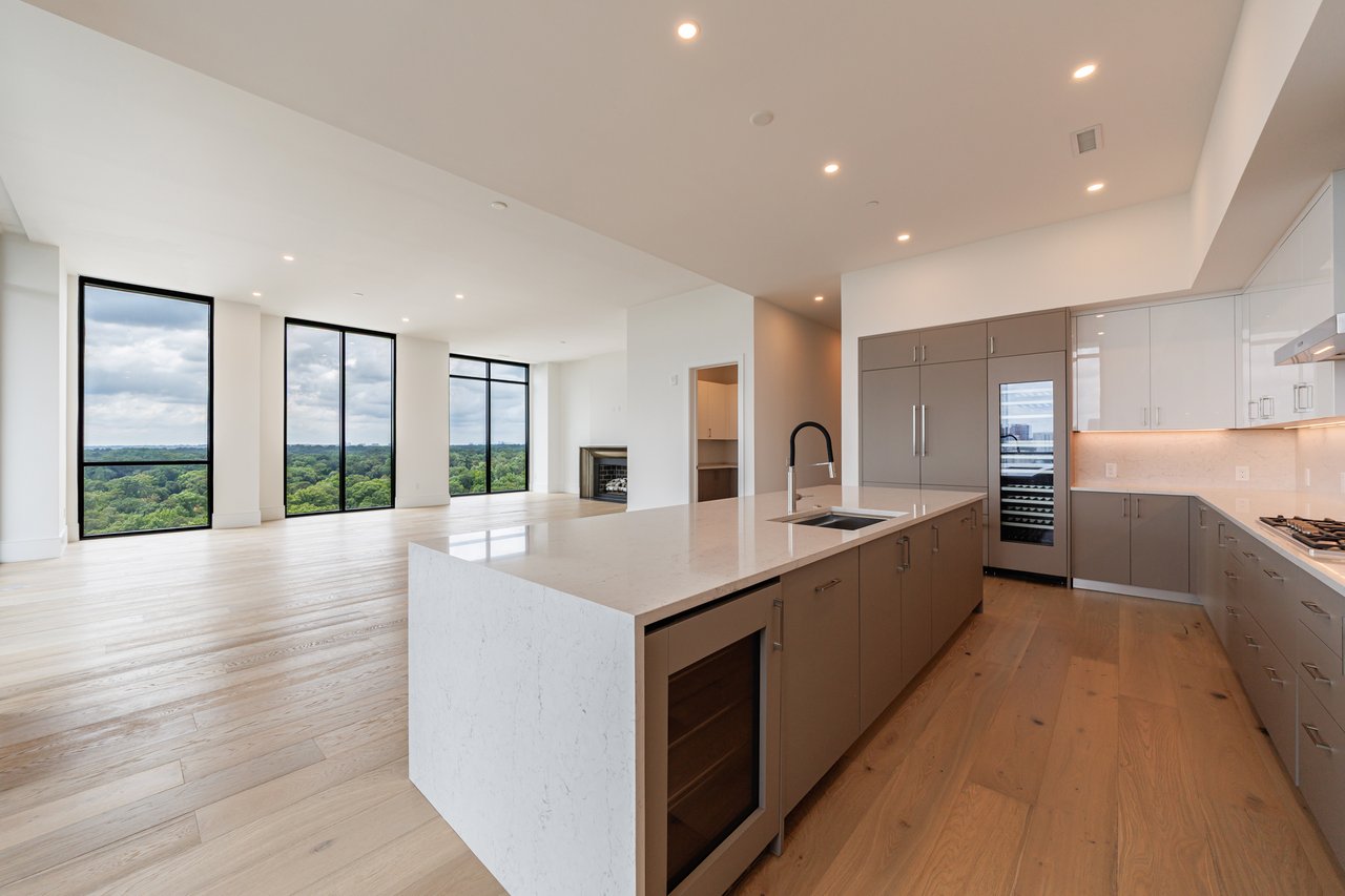 2425 Peachtree Road Unit 1806