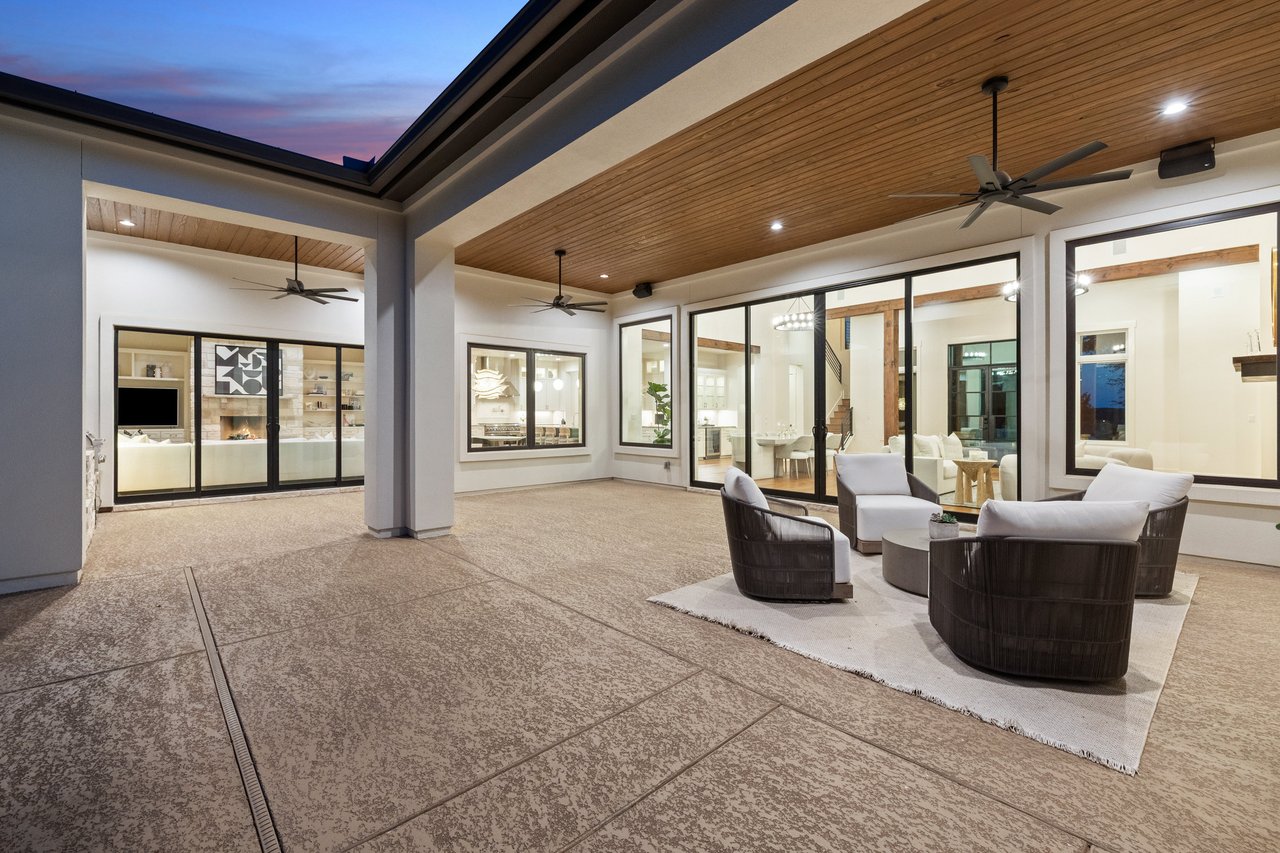 8325 Lakewood Ridge Cv
