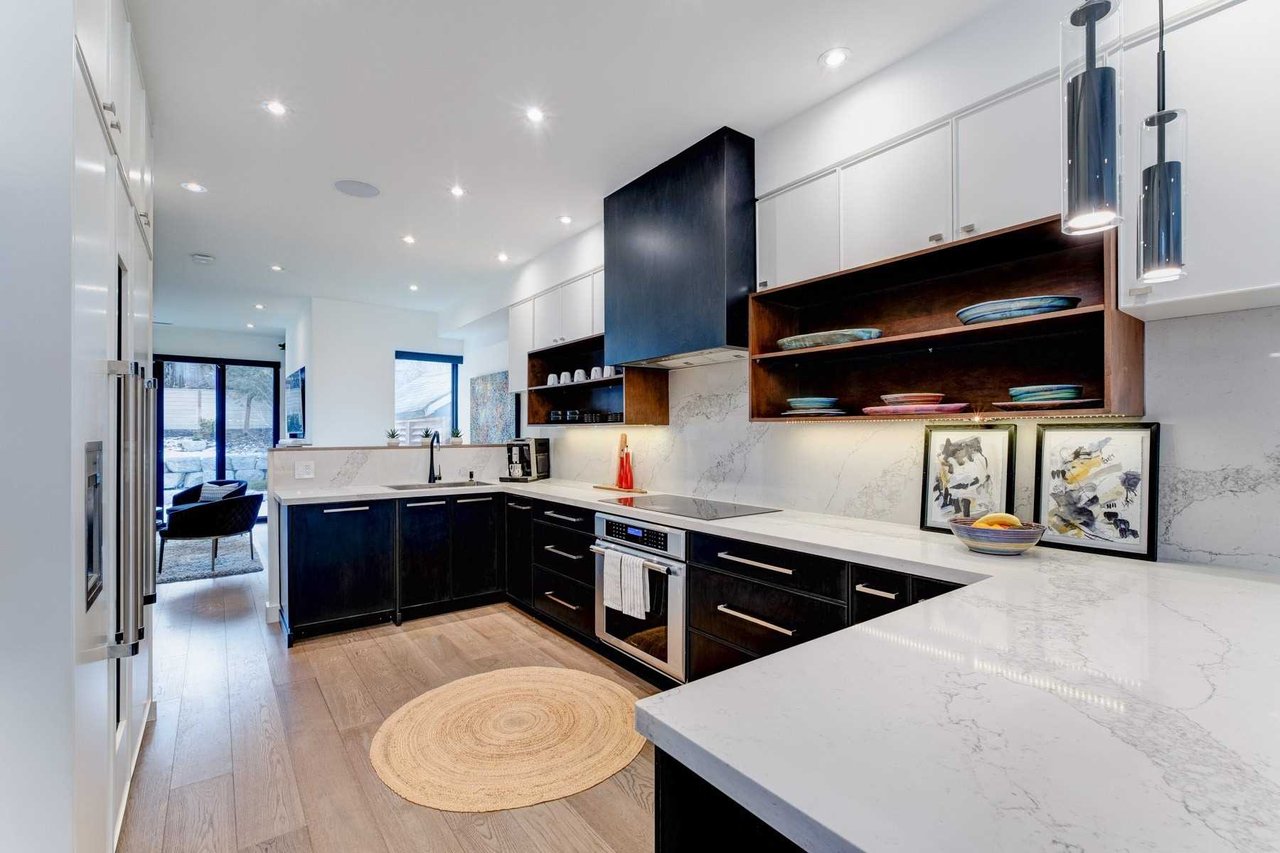 25 Richard Ave