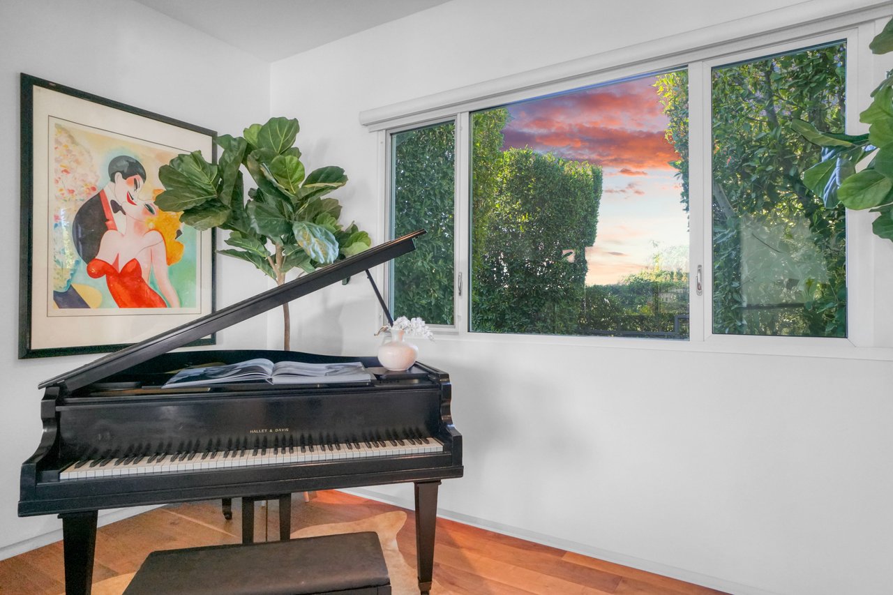 1116 Linda Flora Drive