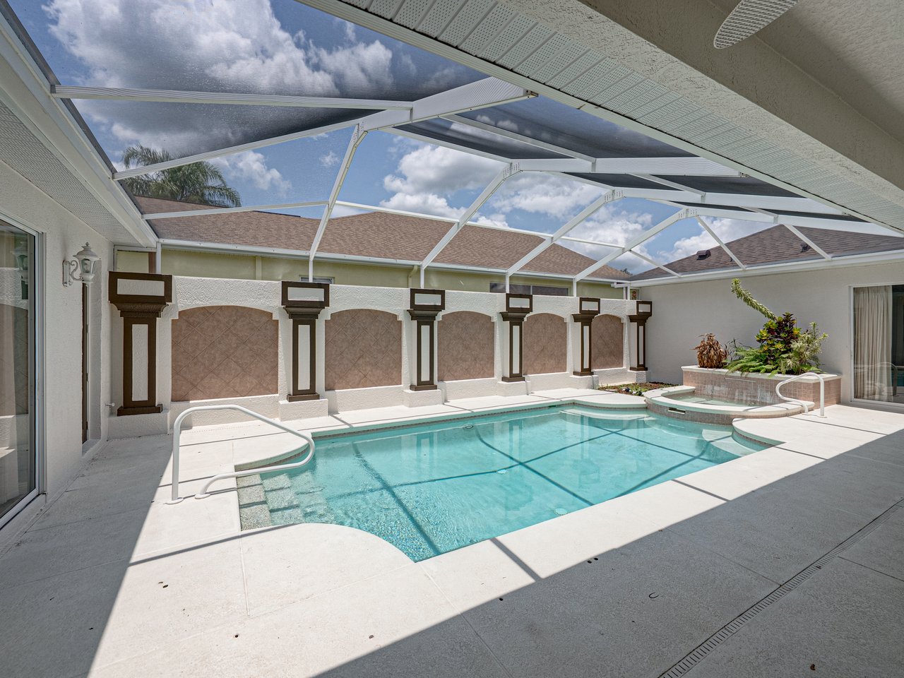 12333 WOODLANDS CIR