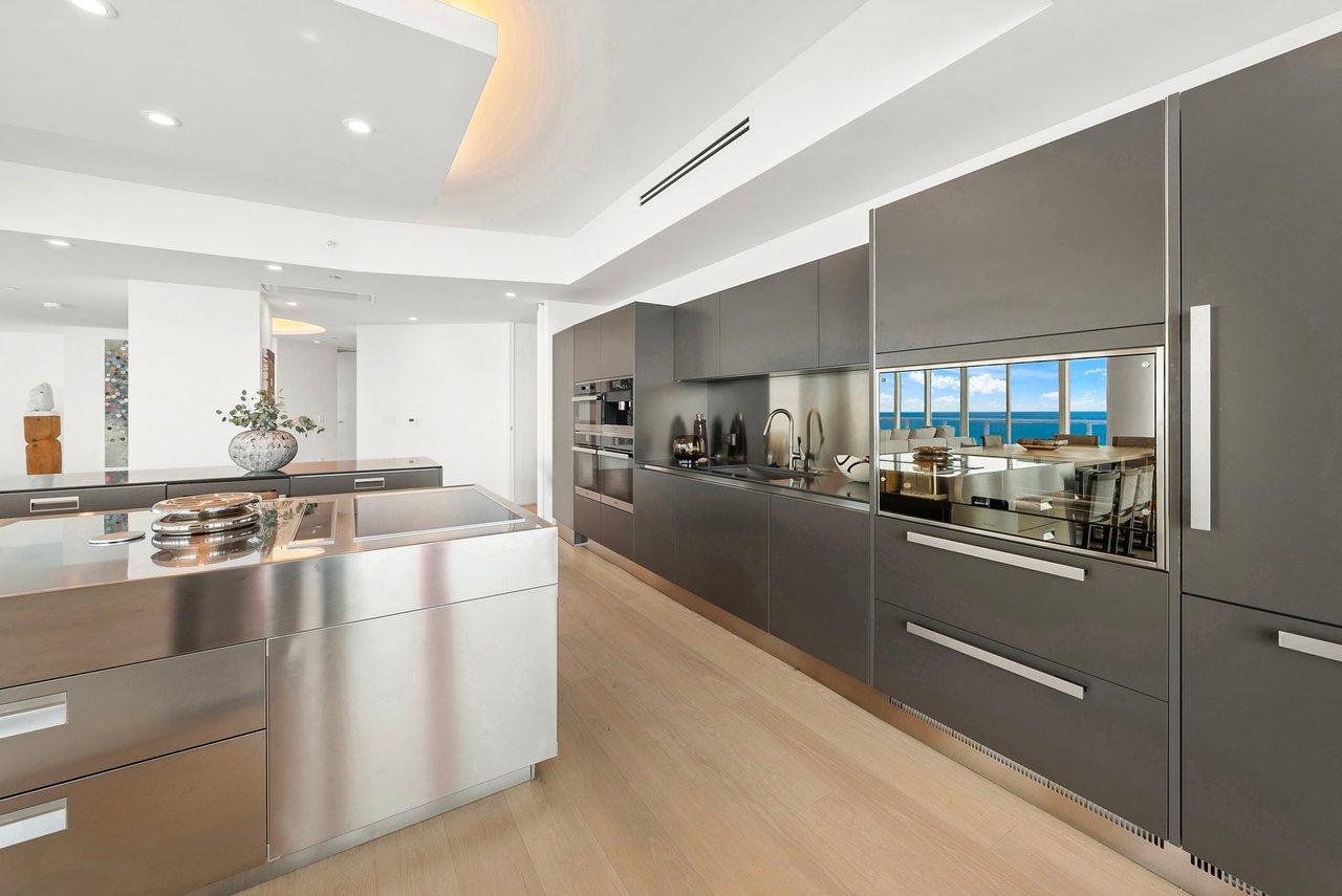 100 S Pointe Drive, Residence 1906/07