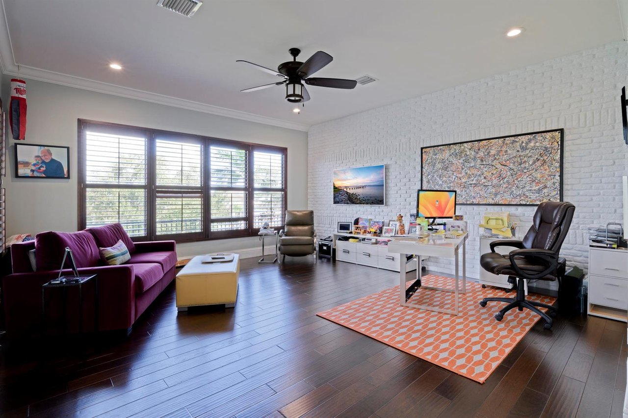 1950 Portage Landing N