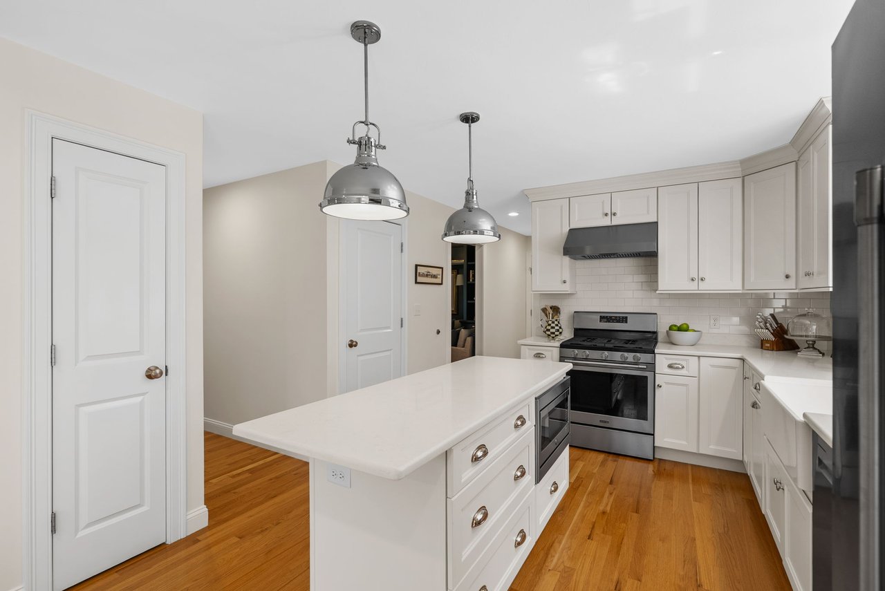 11 Lisa Ln Pembroke, MA 02359