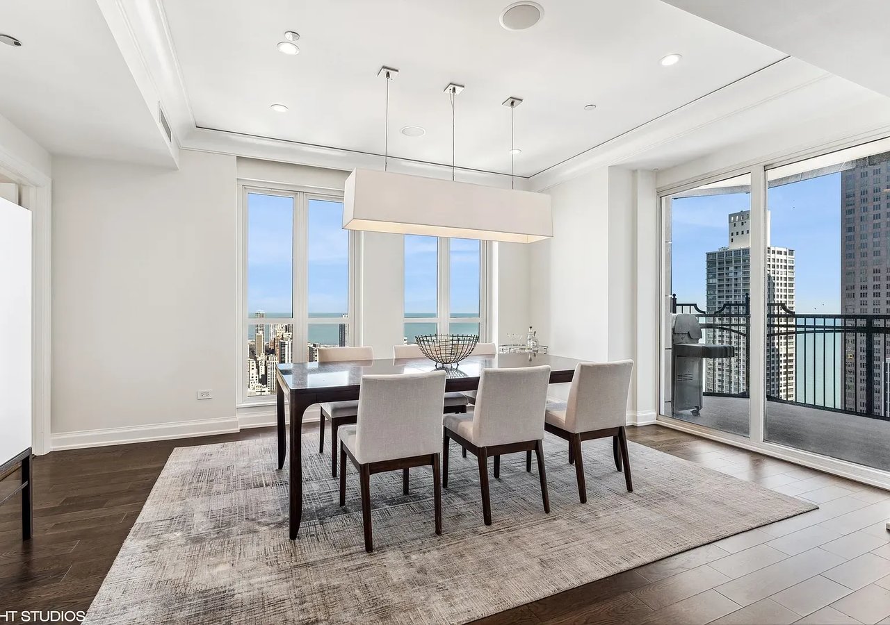 11 E Walton St APT 4202