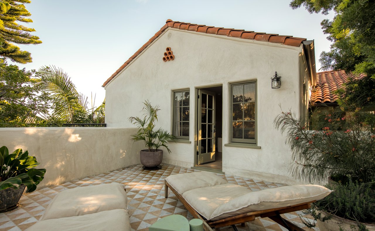 1982 N Normandie Ave