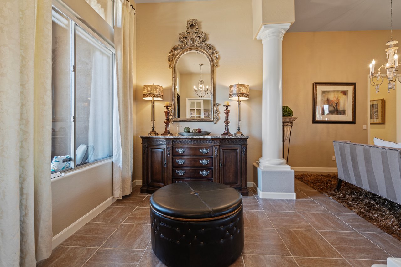 9812 E ROADRUNNER Drive