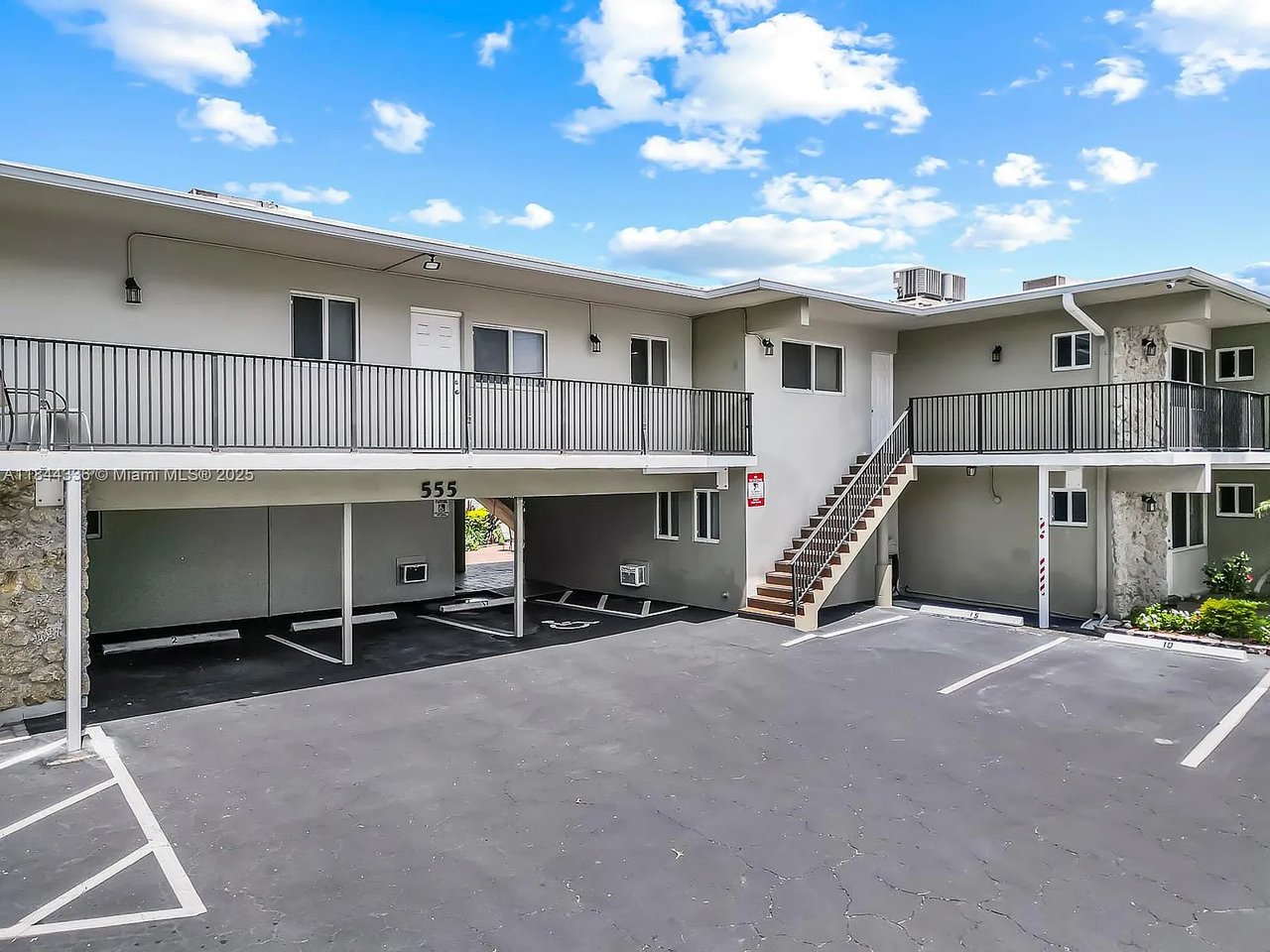 555 N Riverside Dr #4