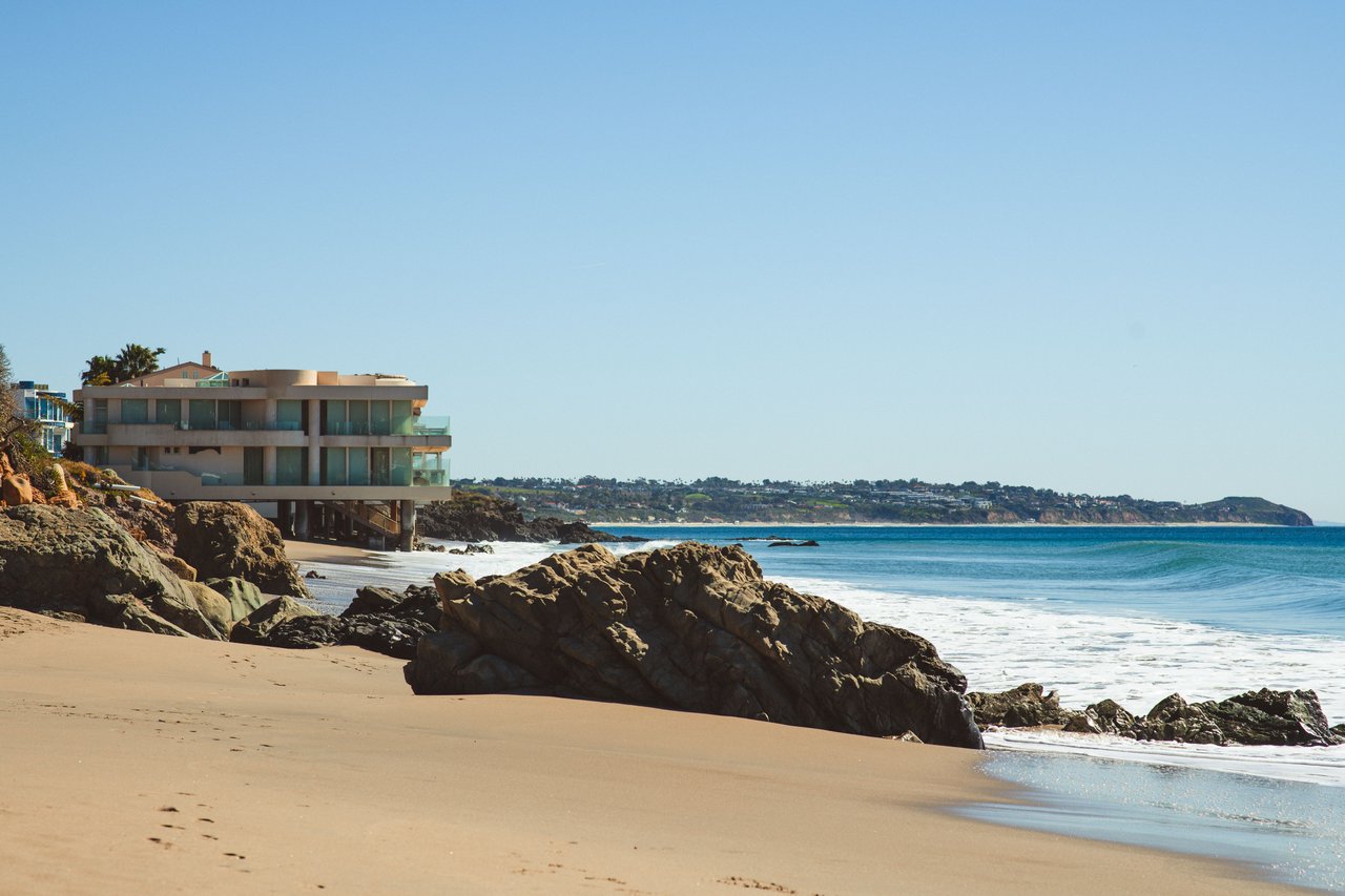 7 Richest LA Neighborhoods Explained: What Makes Bel Air Neighborhood & Others So Wealthy in 2026