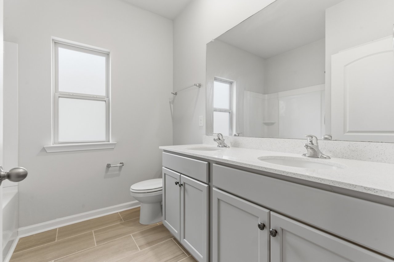 Beautiful Huntsville Home with Screened In Patio & Community Pool! 