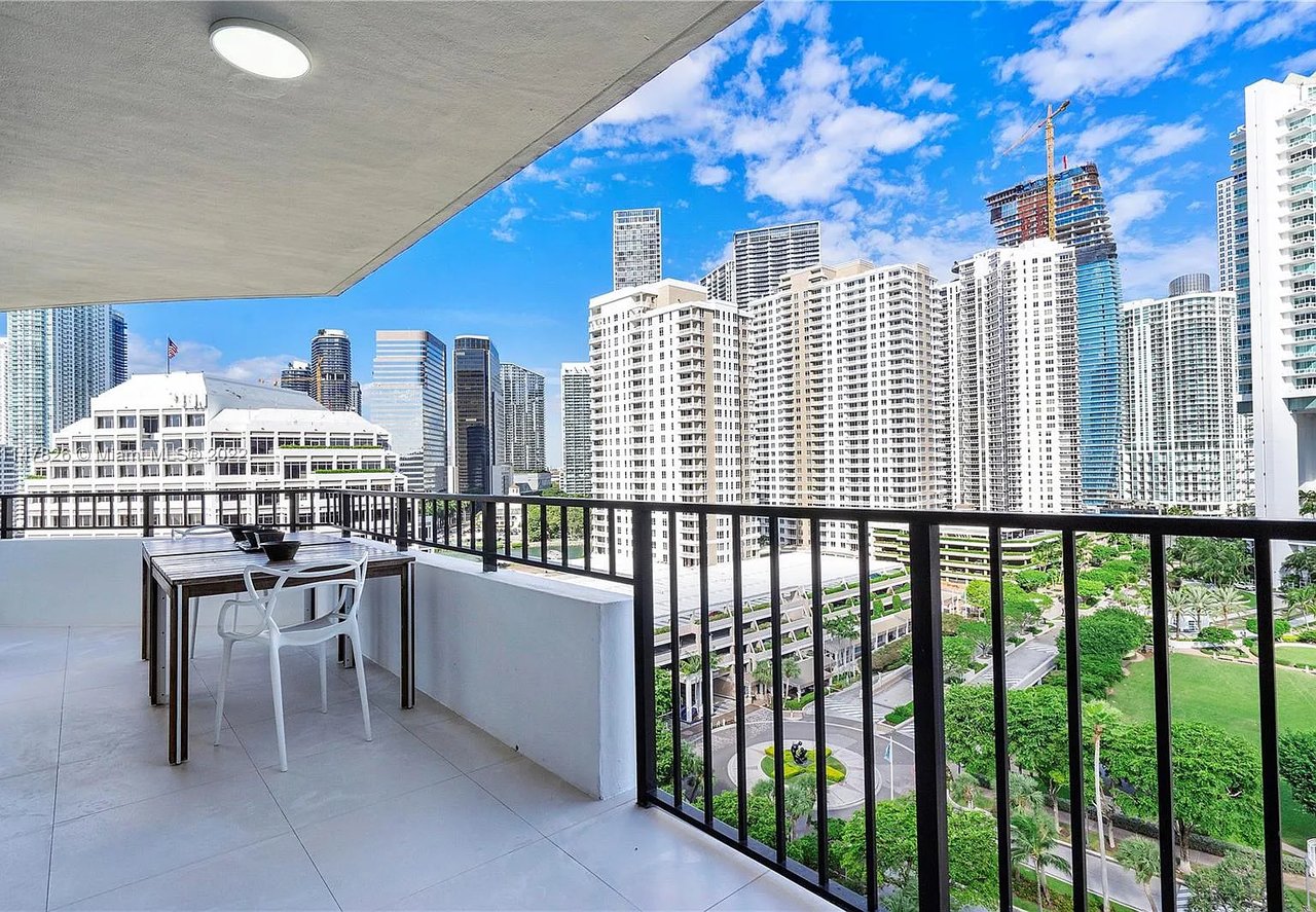 520 Brickell Key Dr #A1521