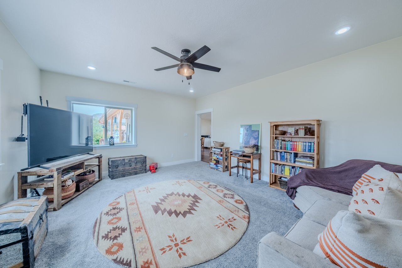 7395 N Johnson Canyon