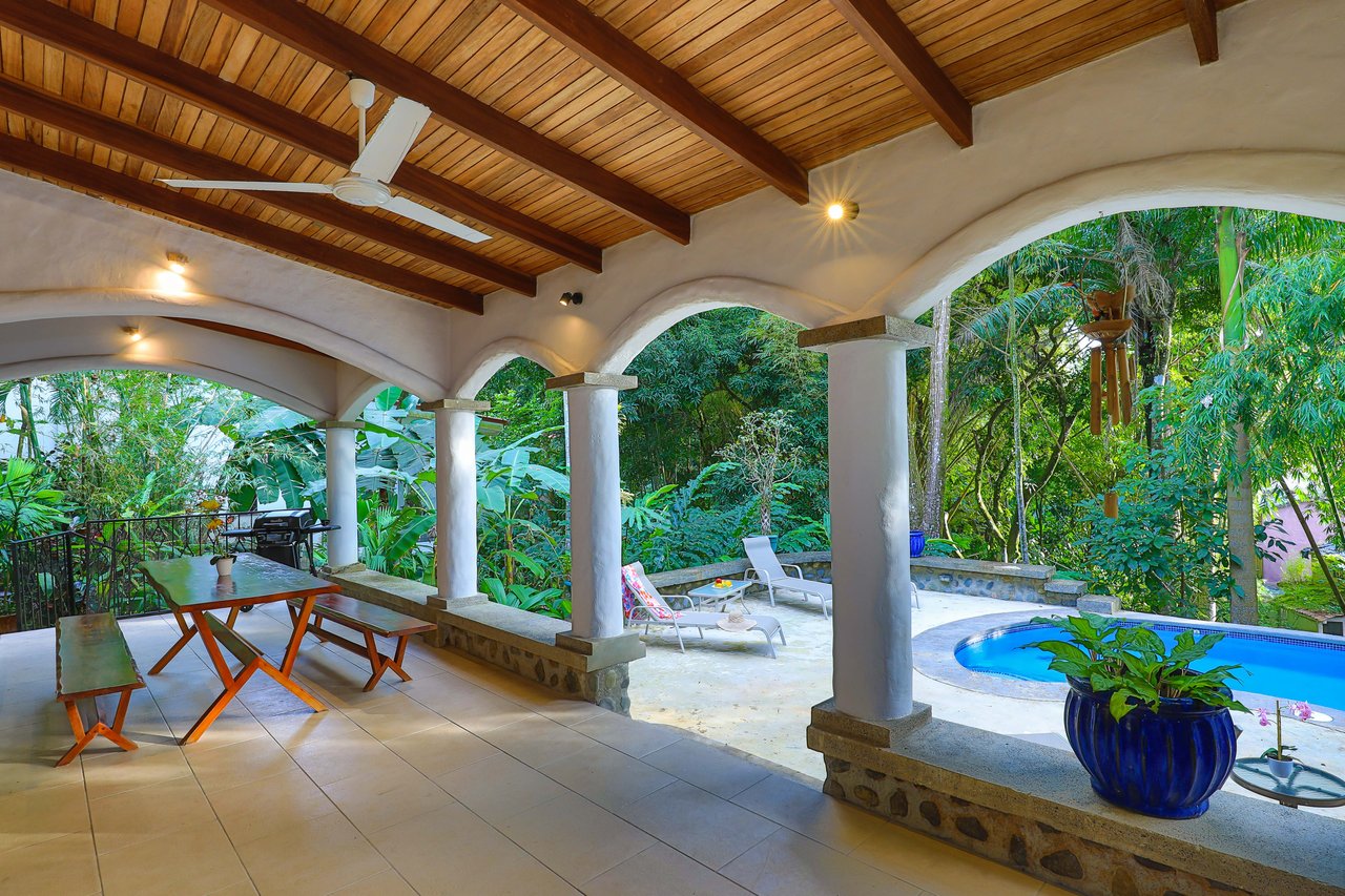 Villa Bailarin, Jungle Elegance