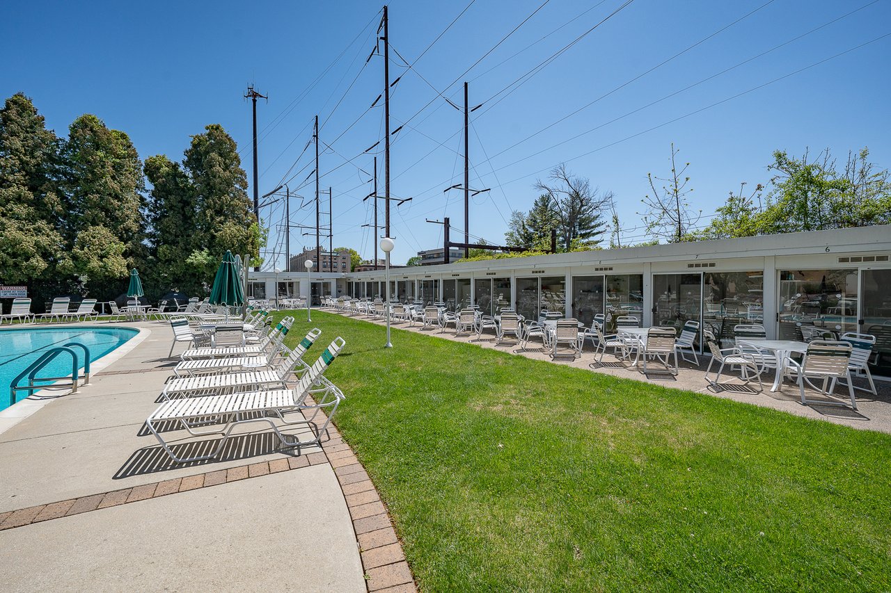 Easy Living on the Main Line!