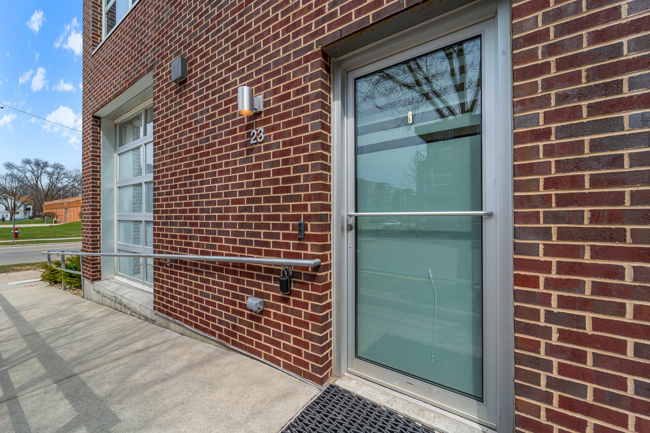 23 N Livingston Street