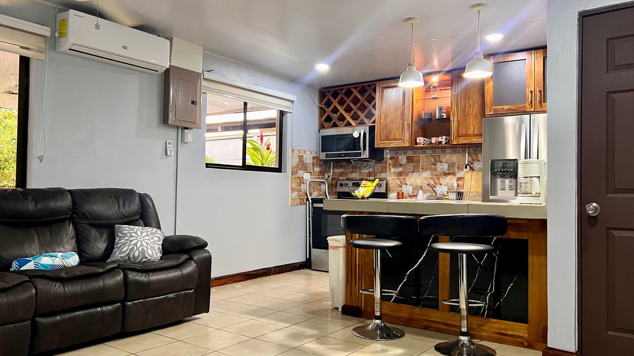 3-Bedroom Home with Large Pool and Garden in Bahía