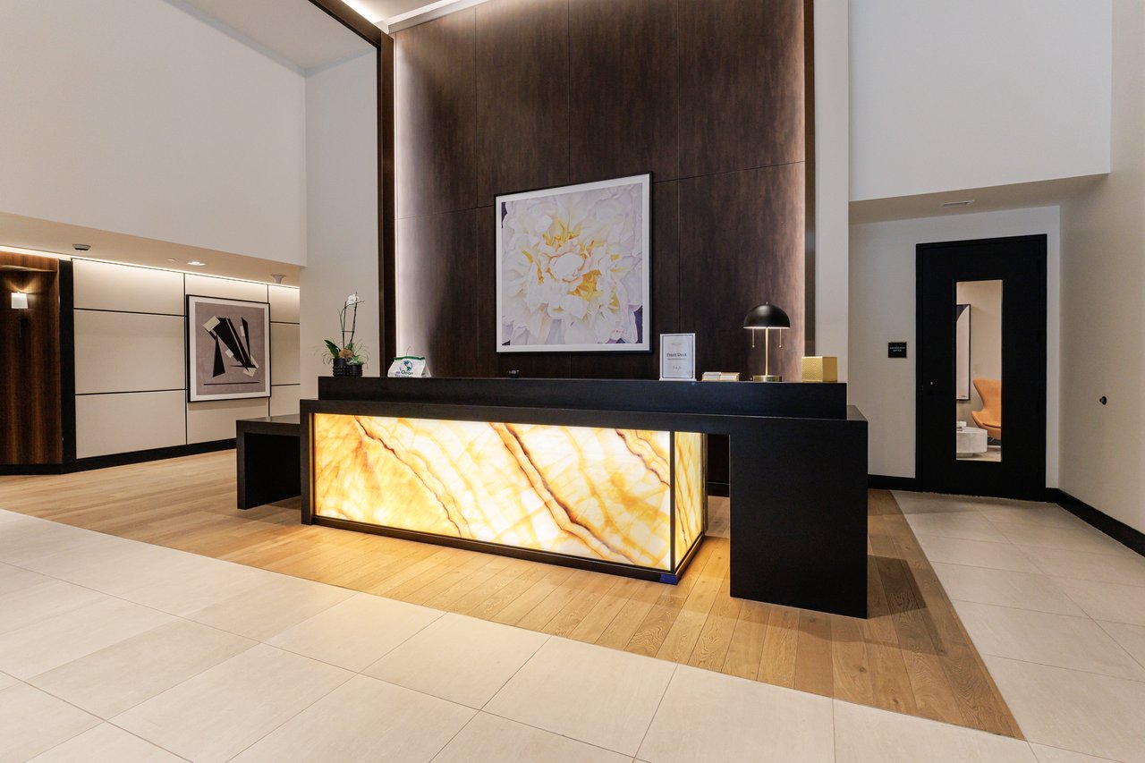 2425 Peachtree Road Unit 1806