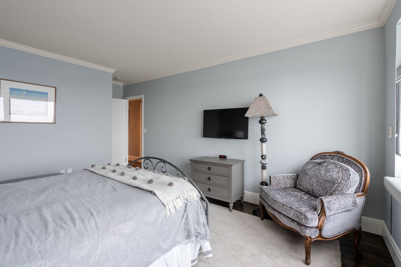 Highly Renovated Harbor Towers Residence