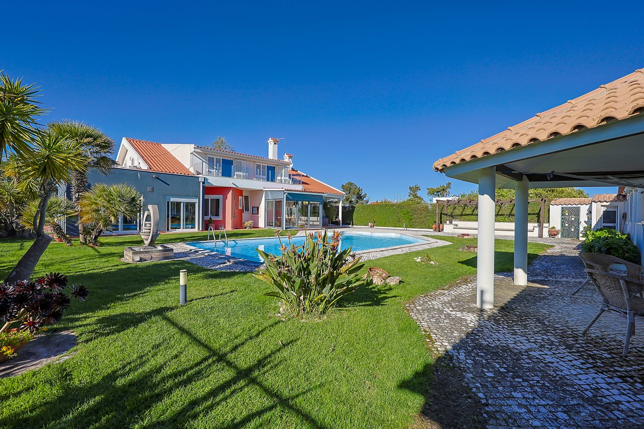 Exclusive 4,000 m² Estate in Azeitão with Tennis Court, Spa & Approved Development Project