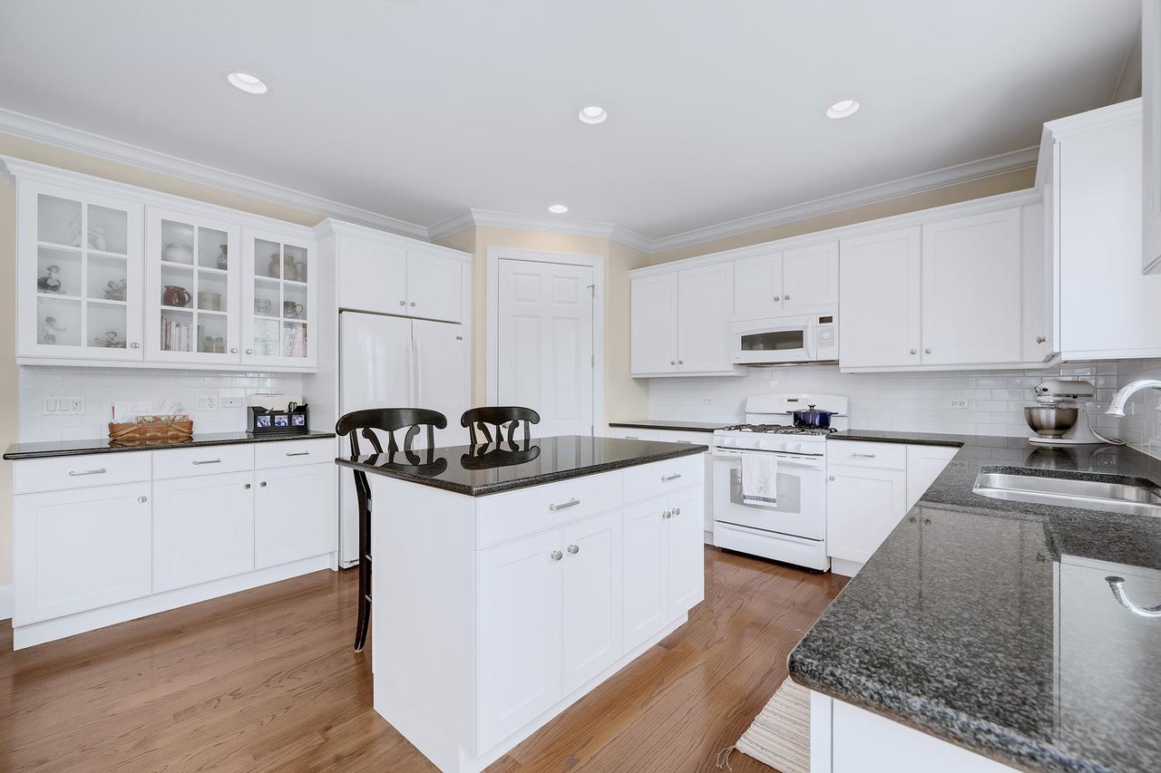 608 Cadillac Dr, Wheaton IL – Stunning Seifert Builders Home with 5 Bedrooms & 4 Baths Listed at $900,000