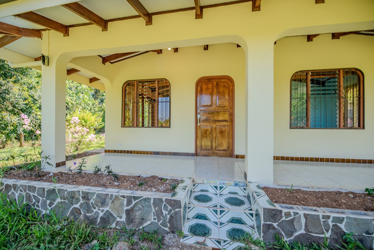 Vista Serena, beautiful House surrounded by nature in Villa Nueva de Quepos
