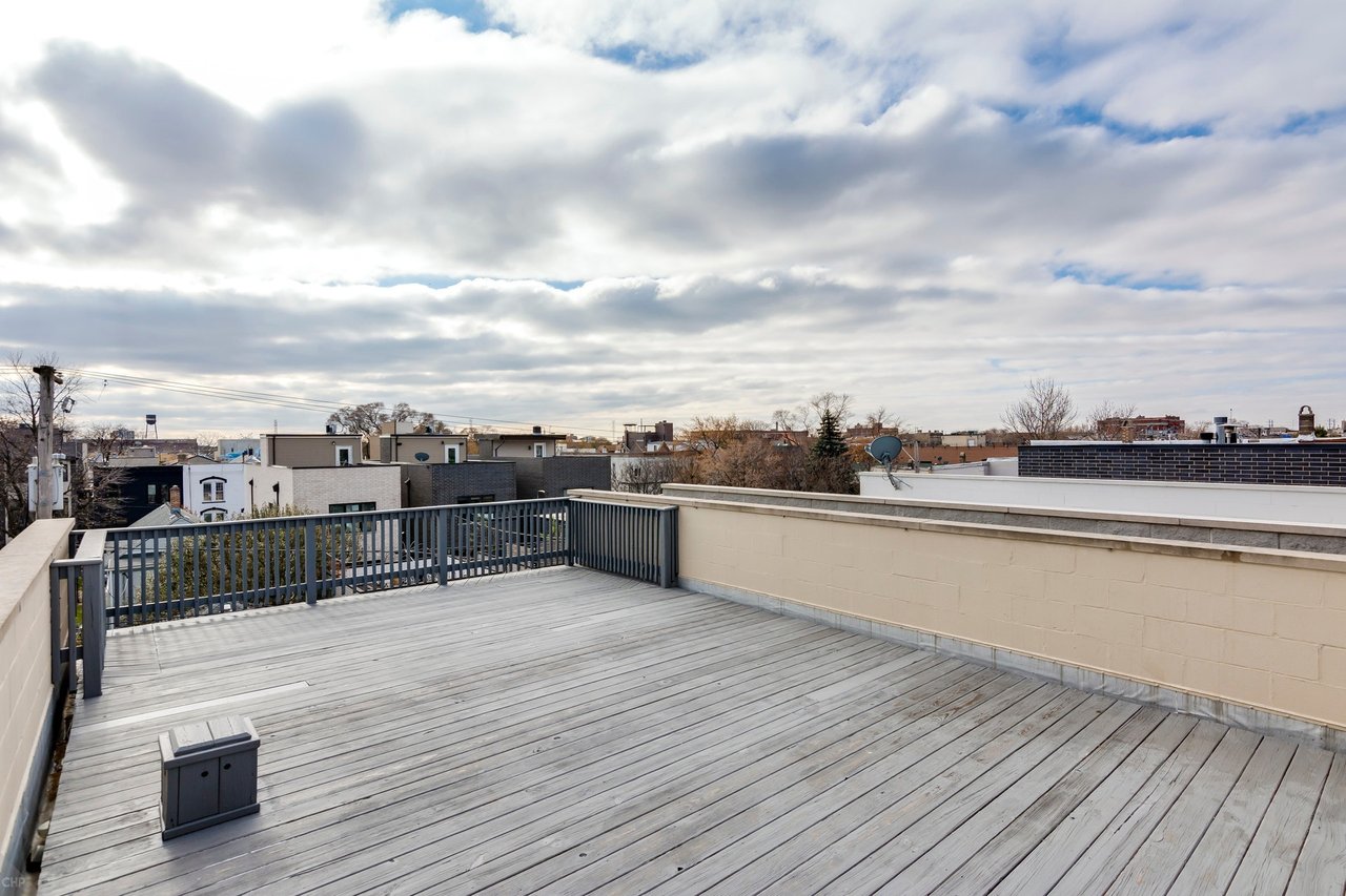 Designer Showcase | 2047 W Erie Street | $1,099,900