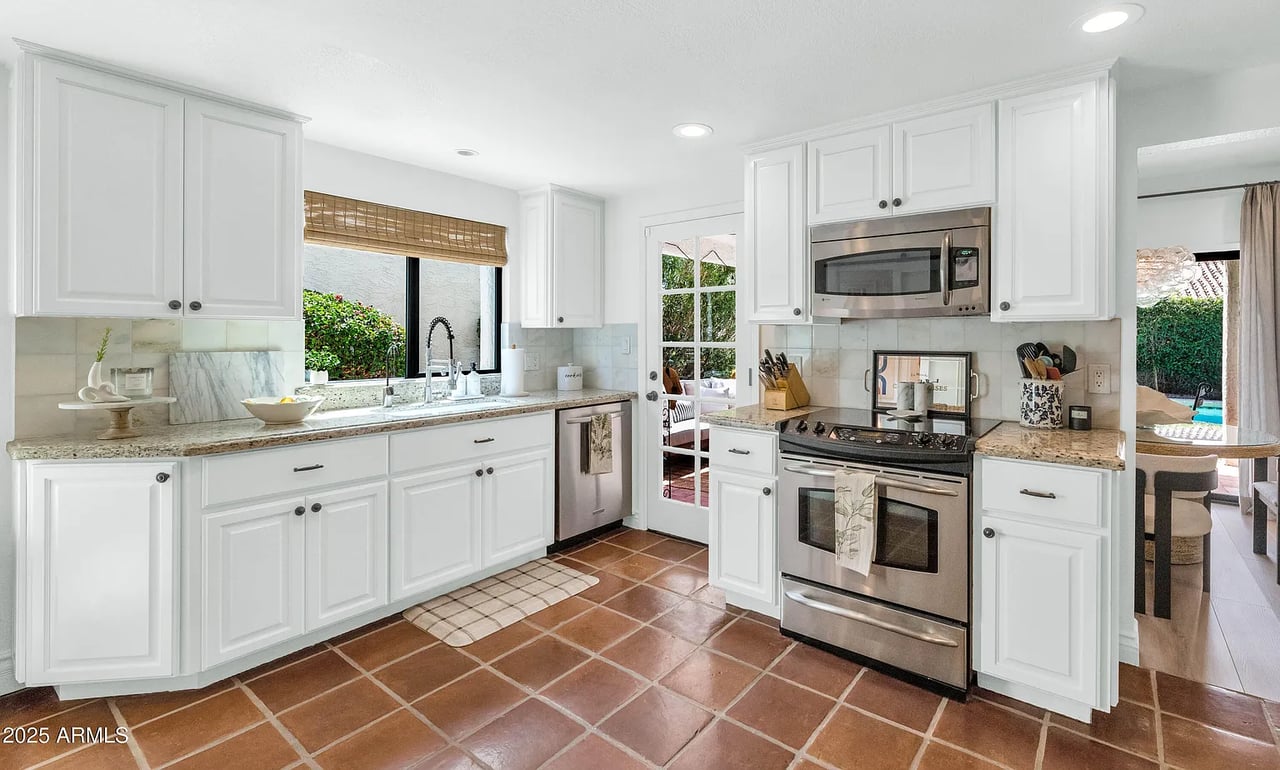 8007 E Del Rubi Dr