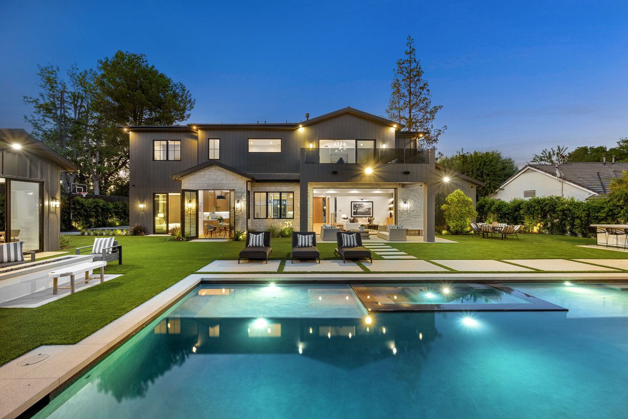 The Emotional Power of Beautiful Landscaping in Home Sales