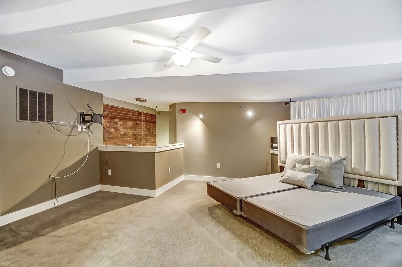 26 E 6th St. (3 units available.) #702, #802 #803