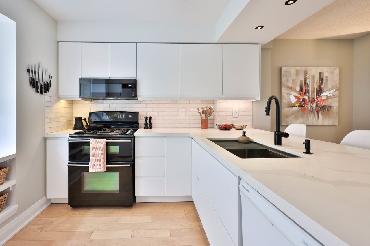 83-1055 Shawnmarr Road, Mississauga