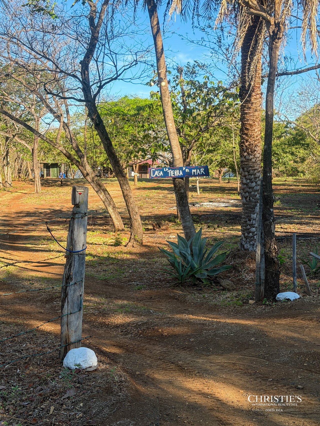 Casa La Tierra y El Mar | Rare Titled Oceanfront Property  