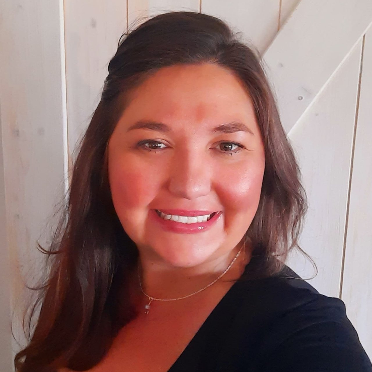 Jodi Rosales Ventura, CA Real Estate Agent Headshot