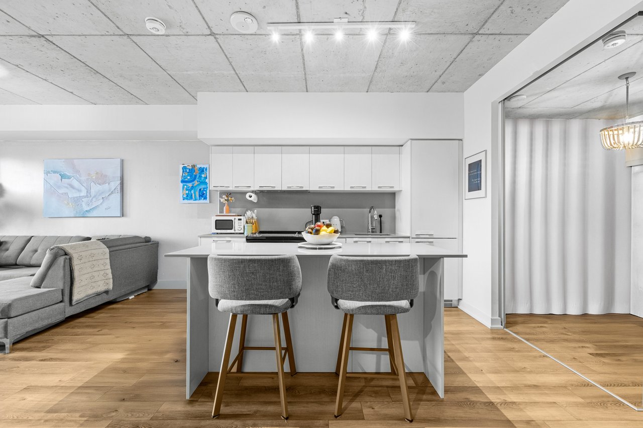 665 Queen Street East Suite 301